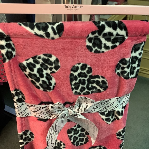 Juicy Couture Other - Juicy Couture Pink Leopard Heart Blanket